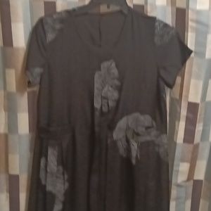 NWT Yaxuanjiayi black short sleeve pleated front and pleated pockets Size 2XL